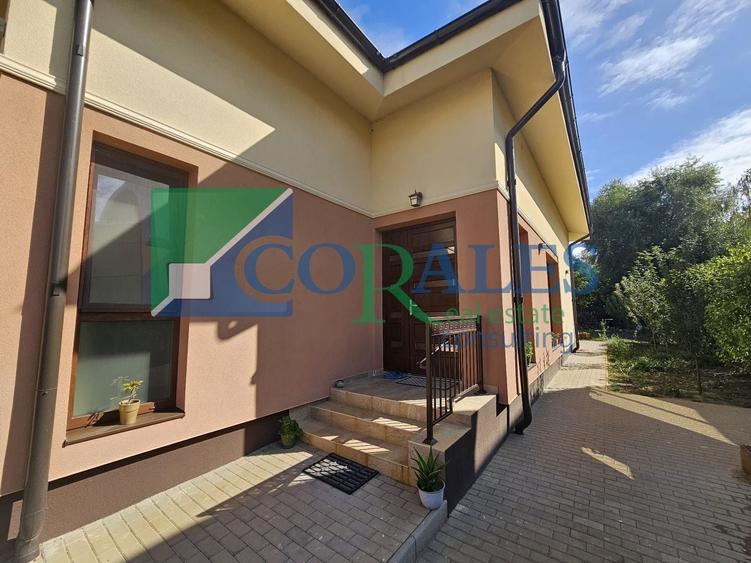 Casă individuală cu 5 camere cu Canalizare în Lunei