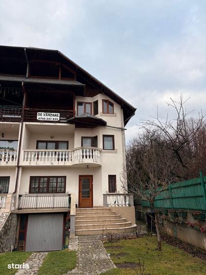 Casă cu 10 camere cu Teren 312 Mp în Central