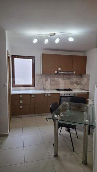Apartament cu 3 camere decomandat, mobilat în Dumbrăvița