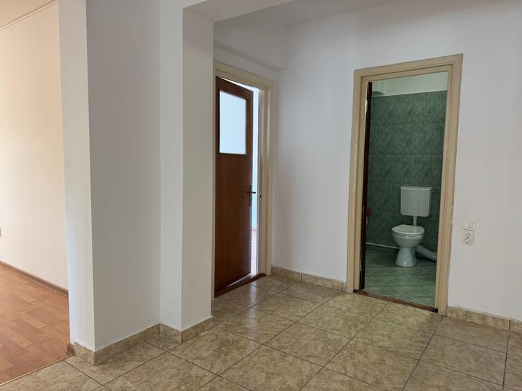 Apartament cu 3 camere decomandat în Tomis I