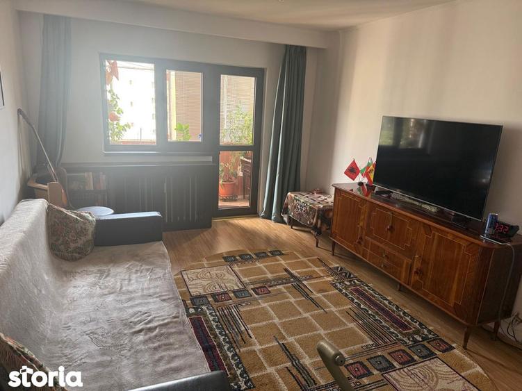 Apartament cu 3 camere decomandat în Tineretului