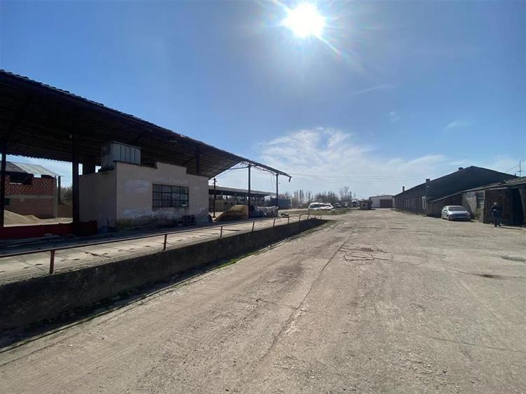Spațiu industrial, în Est