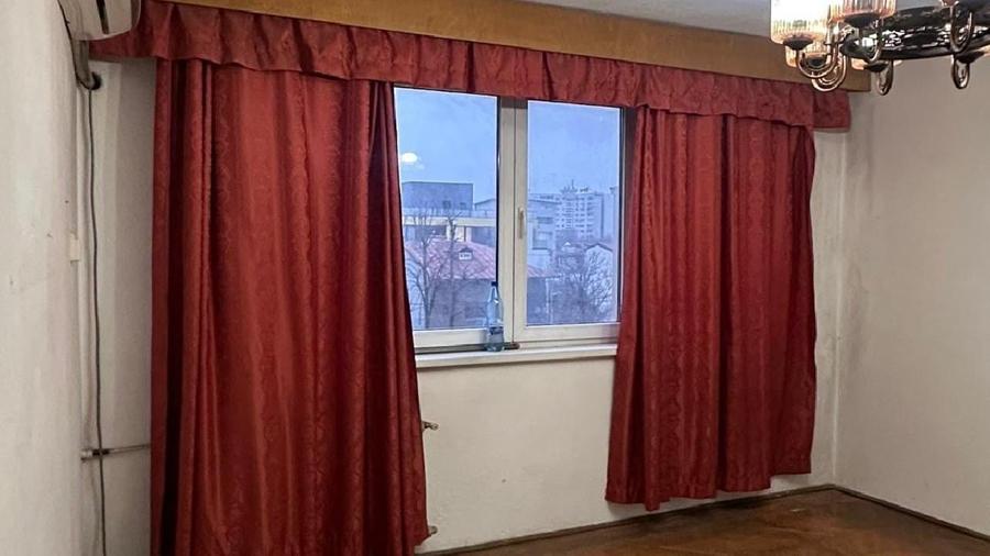 Apartament cu 3 camere semidecomandat în Nord-Vest