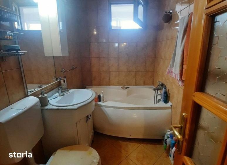 Apartament cu 3 camere în Calea Romanului