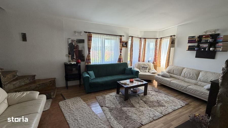 Casă cu 4 camere în Central
