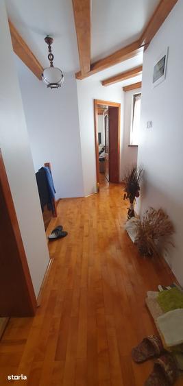 Casă cu 3 camere cu Teren 166 Mp în Calea București