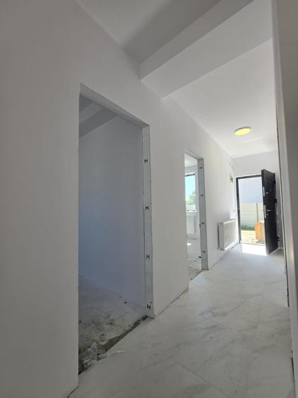 Apartament cu 3 camere semidecomandat în Bragadiru