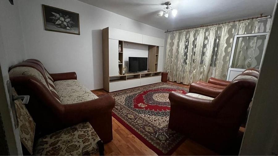 Apartament cu 2 camere decomandat în Rovine