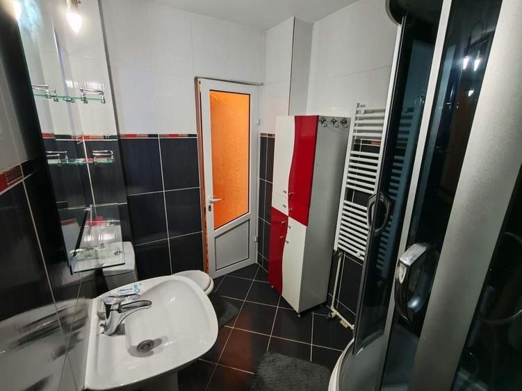 Apartament cu 3 camere decomandat în E3