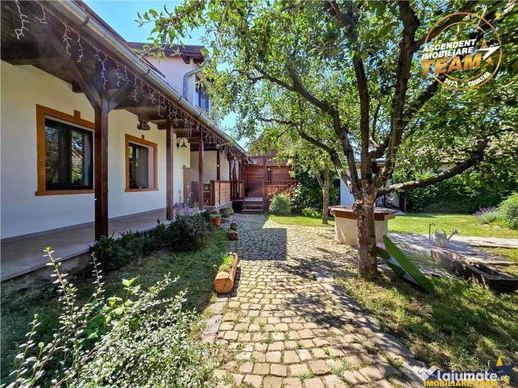 Casă cu 7 camere cu Teren 418 Mp în Central