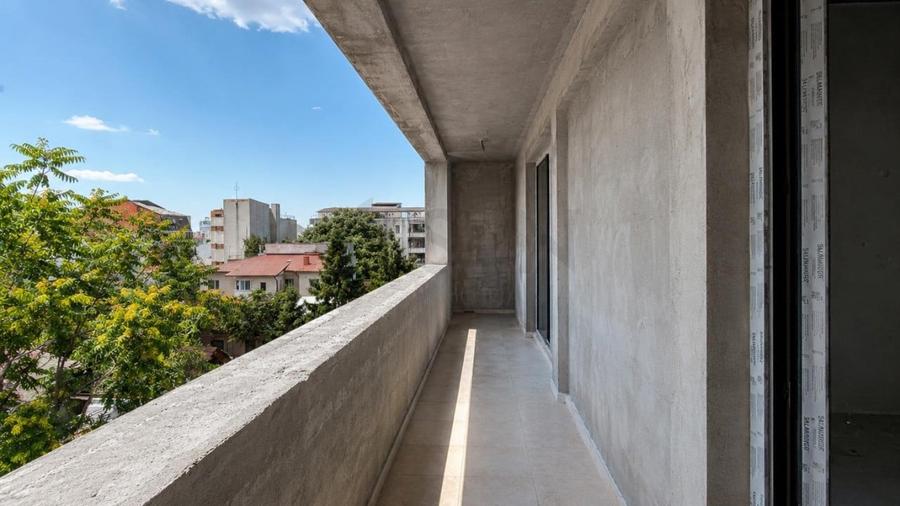 Apartament cu 3 camere semidecomandat în Ștefan cel Mare