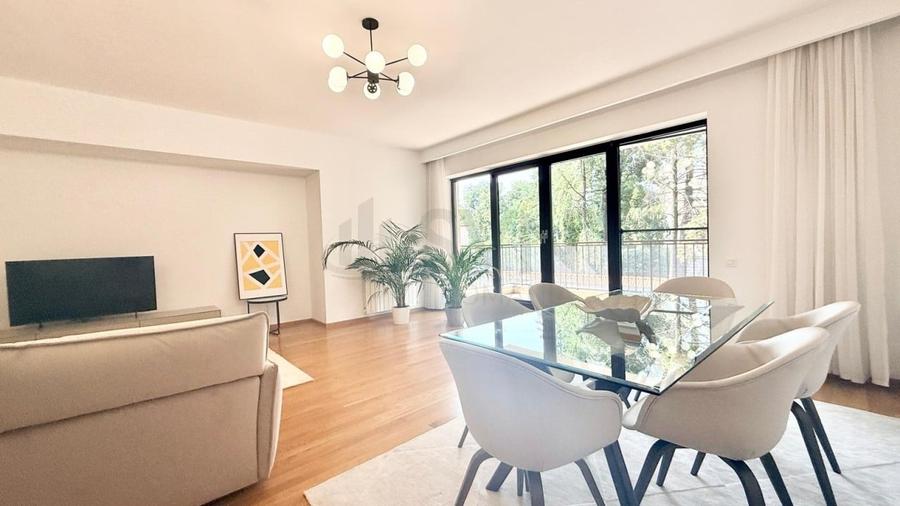 Apartament cu 4 camere decomandat în Kiseleff