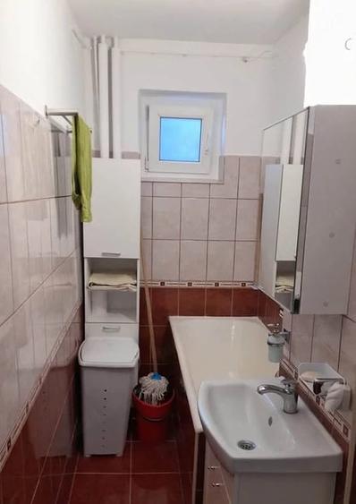 Apartament cu 3 camere semidecomandat, mobilat în Șagului