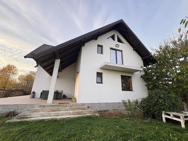 Casă cu Teren 1000 Mp în Zvoriștea