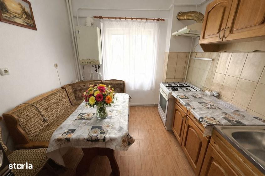 Apartament cu 3 camere decomandat, mobilat în Mircea cel Bătrân