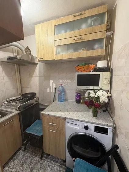 Ap. 2 camere decomandat etaj.3 - Str. Alunisului/ Brancoveanu -Sector4 - 6