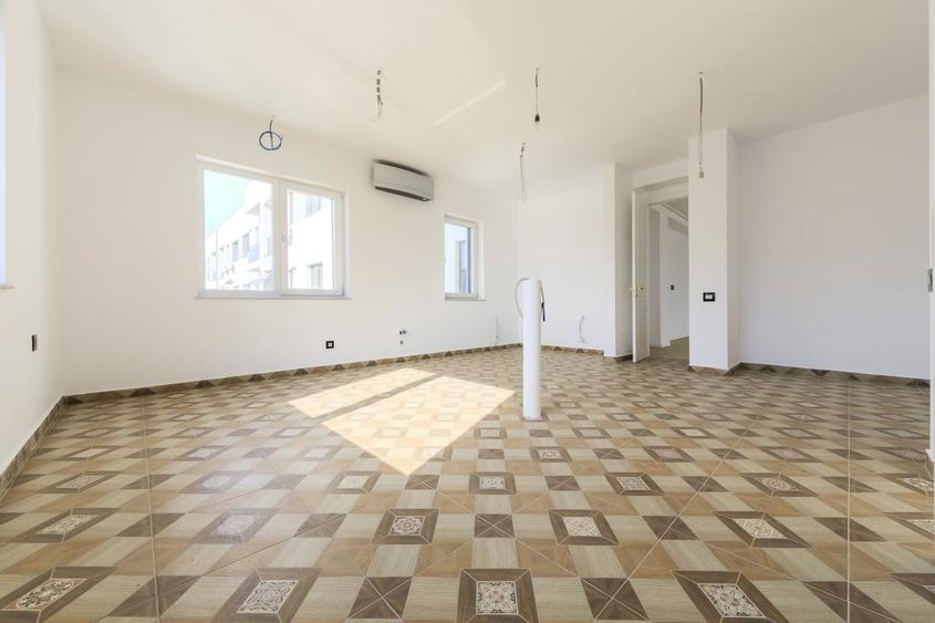Apartament cu 4 camere decomandat în Splaiul Unirii
