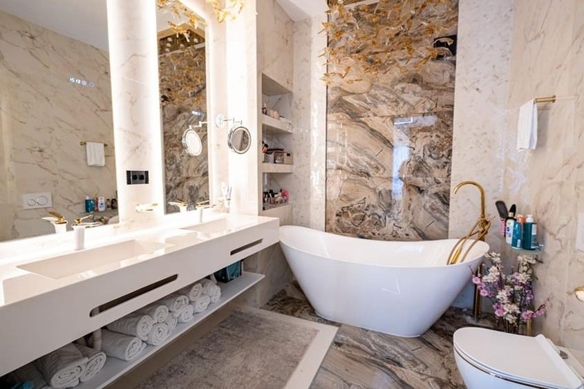 Casă individuală cu 5 camere cu Canalizare în Central