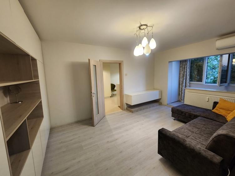 Apartament semidecomandat în Moșilor