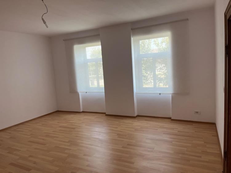 Casă cu 4 camere cu Teren 1500 Mp în Variaș