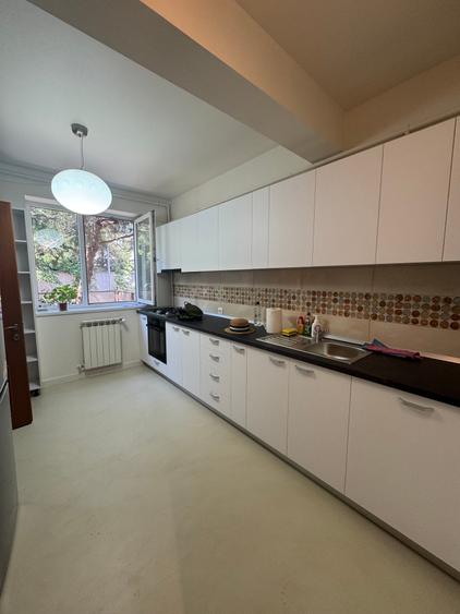 Apartament cu 3 camere decomandat în Herăstrău
