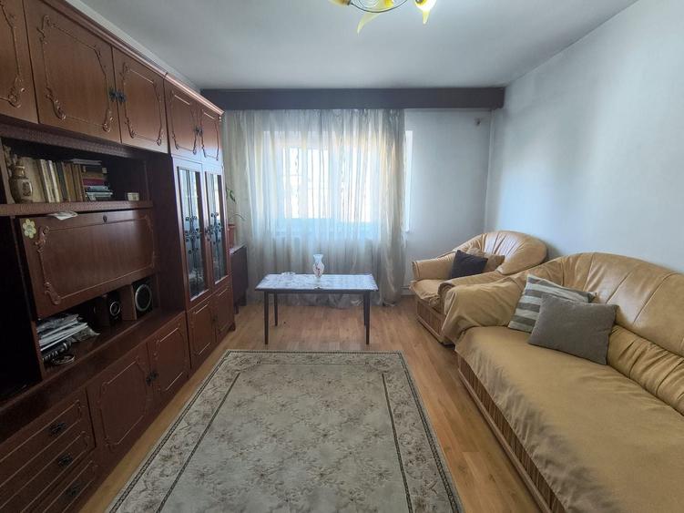 Apartament cu 3 camere decomandat în Dacia