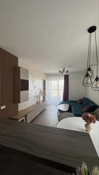 Apartament cu 3 camere semidecomandat, mobilat în Drumul Taberei