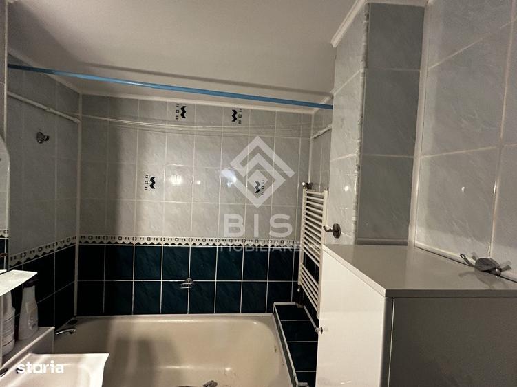 Apartament cu 4 camere semidecomandat în Central