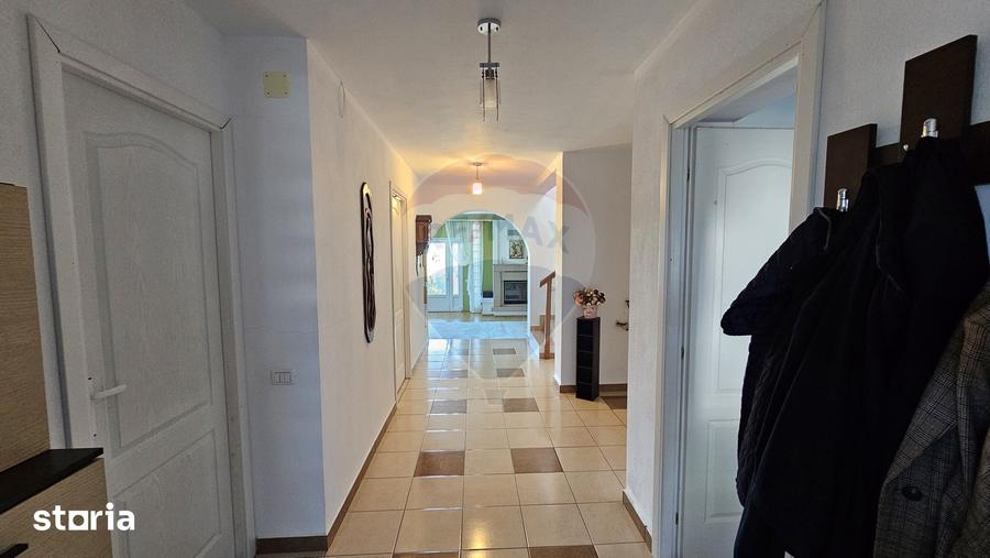 Casă cu 6 camere cu Teren 3614 Mp în Moara