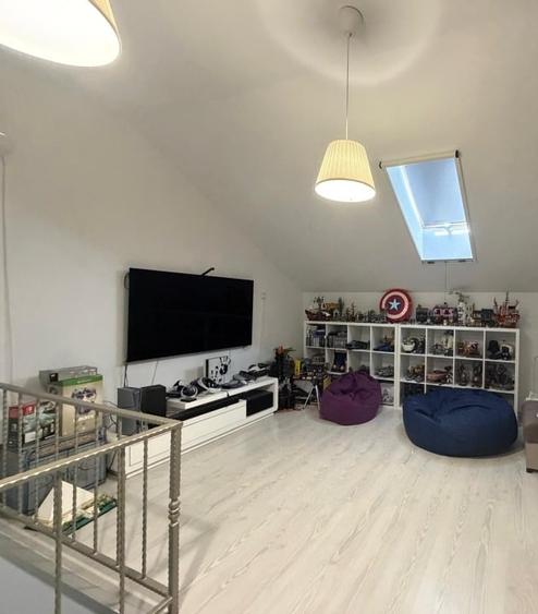 Duplex cu 5 camere cu Canalizare în Central