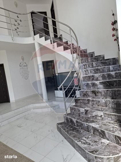 Casă cu 5 camere cu Teren 676 Mp în Bogdan Vodă