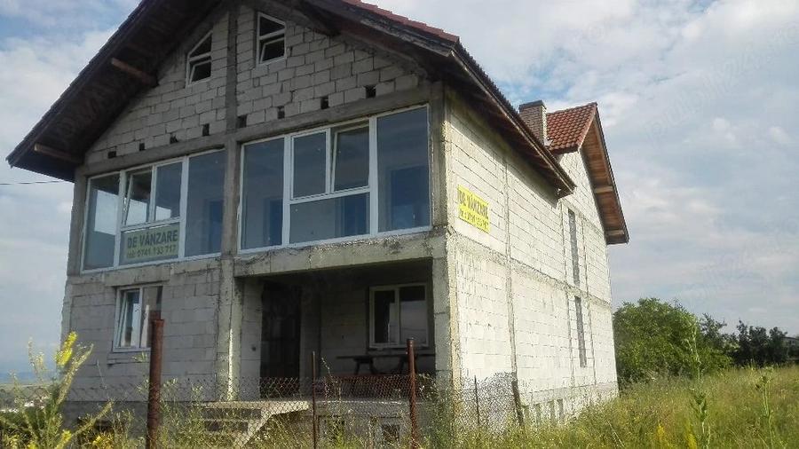 Casă cu 9 camere cu Teren 500 Mp în Vulcan