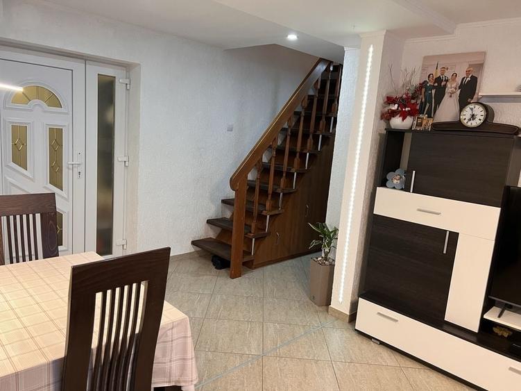Casă cu 4 camere în Central