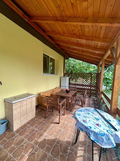 Casă cu 2 camere cu Garaj în Central
