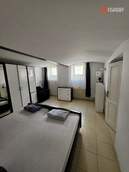 Apartament cu 3 camere semidecomandat, mobilat în P-ța Maria