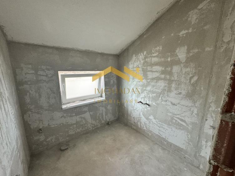 Duplex cu 4 camere cu Canalizare în Bucovăț (Remetea Mare)