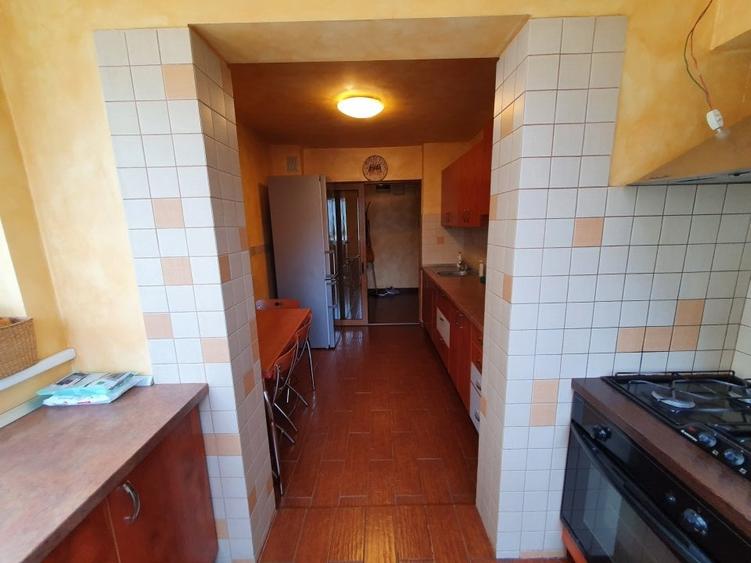 Apartament cu 3 camere decomandat, mobilat în Dristor