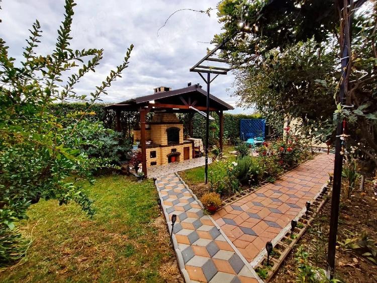 Casă cu Teren 900 Mp în Șipotu