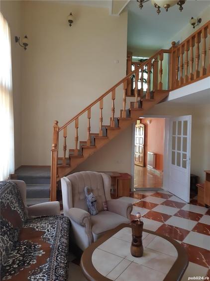 Casă cu 11 camere în Nucet