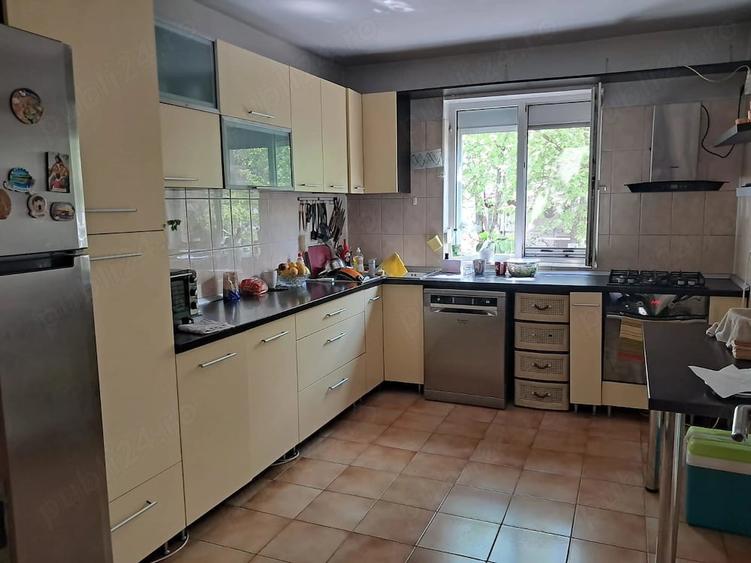 Casă cu Teren 500 Mp în Roșu