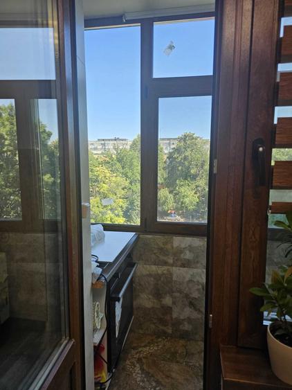 Apartament cu 3 camere decomandat în Berceni
