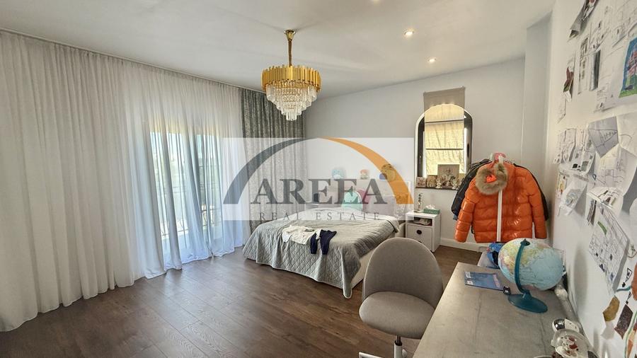 Casă individuală cu 7 camere cu Canalizare în Tunari