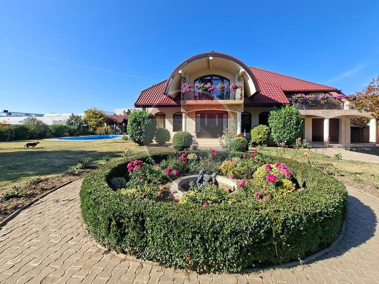 Casă individuală cu 6 camere cu Piscina în Central
