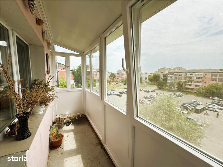 Apartament cu 3 camere decomandat în Micro 16