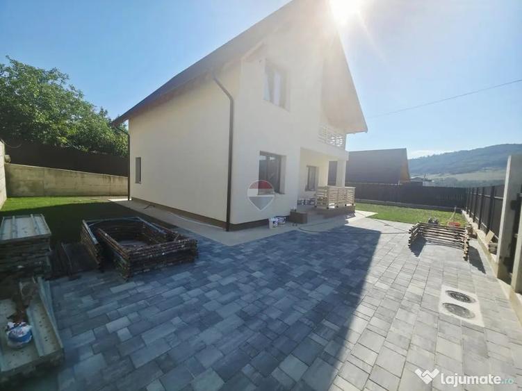 Casă cu 4 camere cu Teren 550 Mp în Calea Romanului