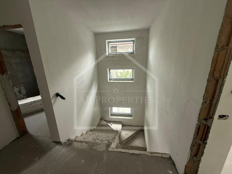 Duplex cu 4 camere cu Canalizare în Străulești