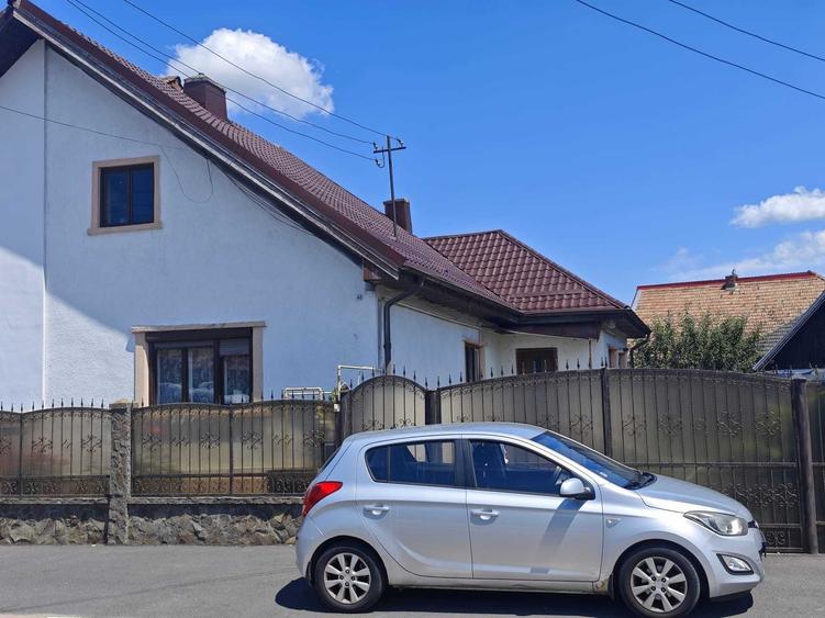 Casă cu 2 camere semidecomandat în Central
