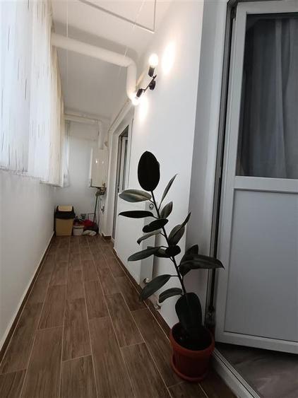 Apartament cu 3 camere decomandat în Apollo