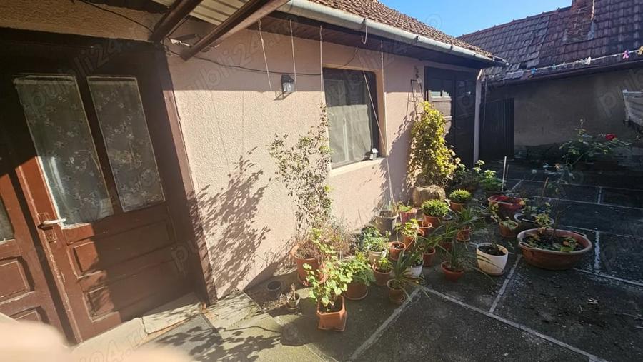 Casă cu 1 camere cu Teren 550 Mp în Central