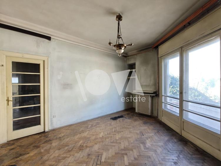 Apartament cu 3 camere semidecomandat în P-ța Sfântul Ștefan